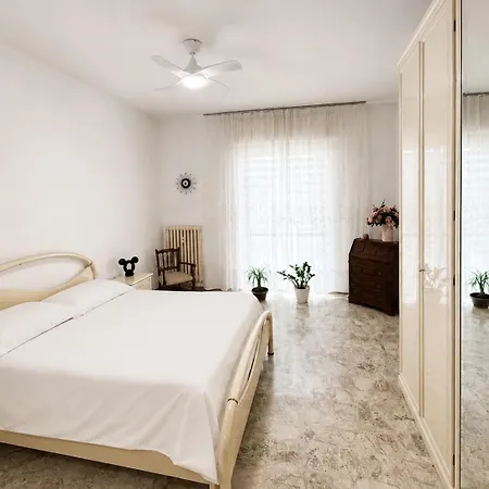 Comfortable 6 Minutes From The Sea 홈스테이